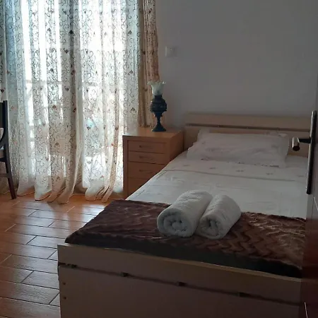 Traditional Stone House With Modern Renovation Apartman Polígirosz