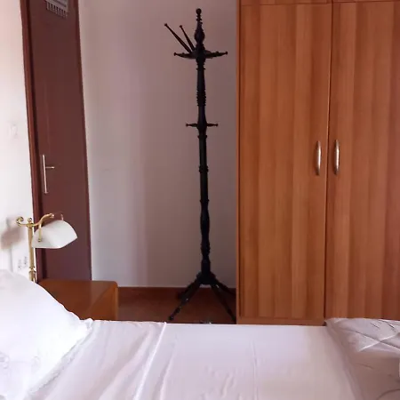 Traditional Stone House With Modern Renovation Apartman Polígirosz