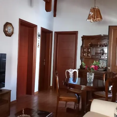 Traditional Stone House With Modern Renovation Apartman Polígirosz