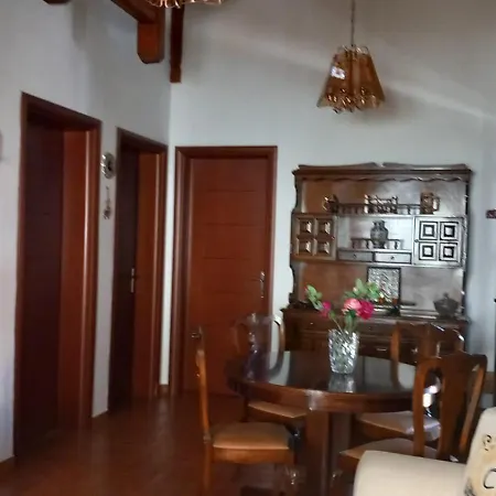 Traditional Stone House With Modern Renovation Apartman Polígirosz